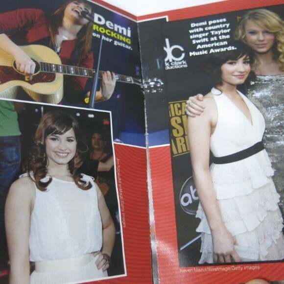 DEMI LOVATO Book All Access Totally Unauthorized Scholastic Soft Cover 2009 - Picture 3 of 4